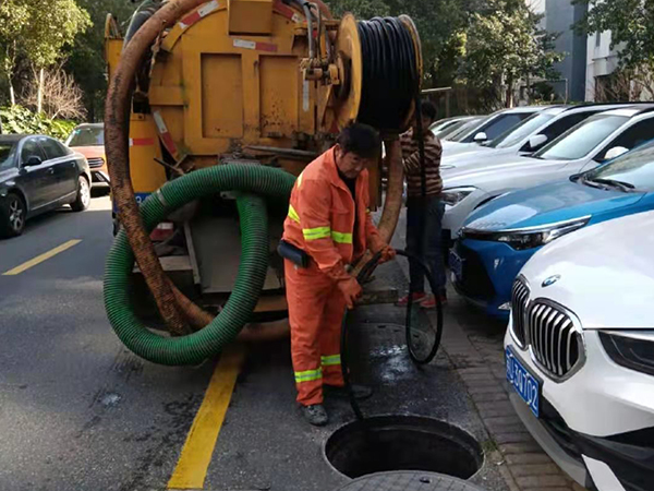 东兴排污管道清淤